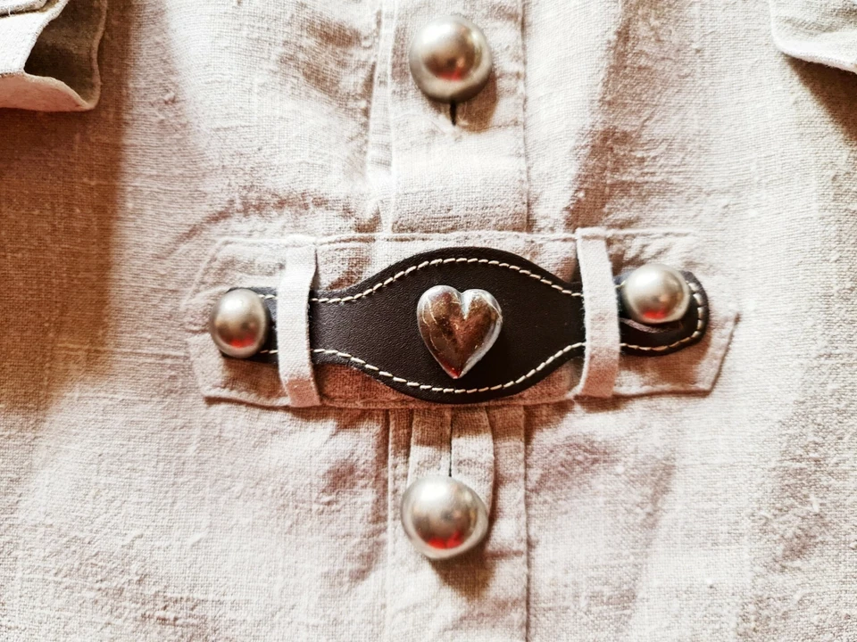 VINTAGE AUTHENTIC TYROL OKTOBERFEST DIRNDL GRAY LINEN MEN'S SHIRT:US161/2/EU42 - Image 4 of 4