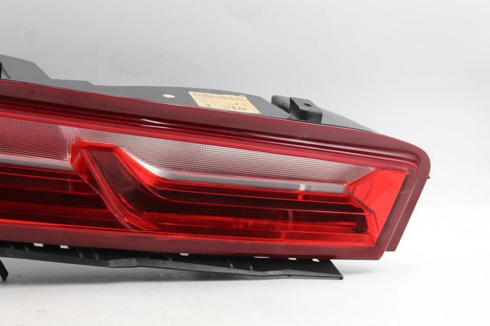 Luz trasera izquierda montada en cuarto para Chevrolet Camaro 2016-2018 OEM 33753 Foto 2 de 4
