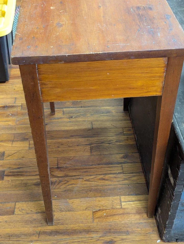 Mesa inferior de pino amarillo y blanco C. 1825 Delaware Foto 4 de 4