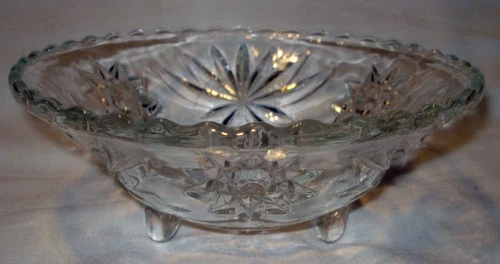 Vntg Early American Prescut Star of David Crystal Clear Glass Footed Bowl Dish