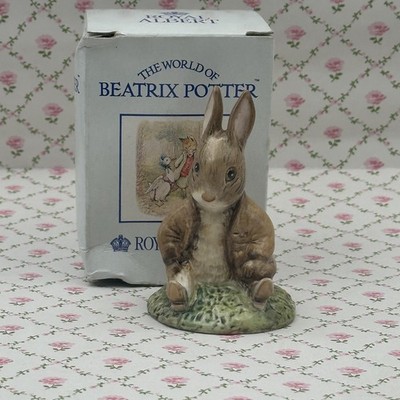 Royal Albert The World Of Beatrix Potter Benjamin Bunny saß auf einer Bank Figur