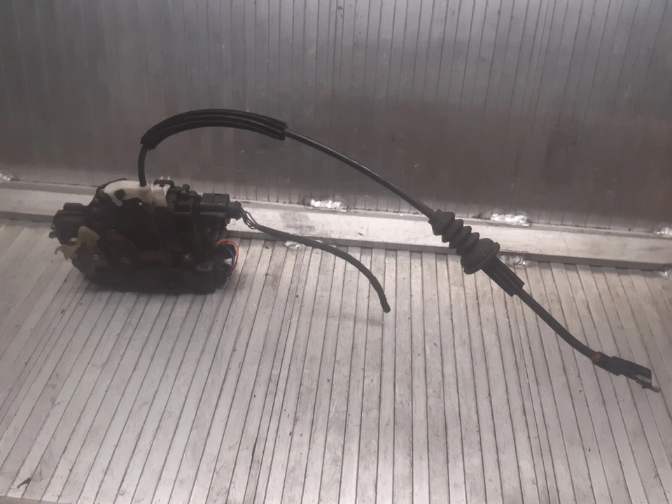 2001 VOLKSWAGEN GOLF PASENGER LEFT SIDE DOOR LOCK MECHANISM Y3B4839015A - Image 2 of 4