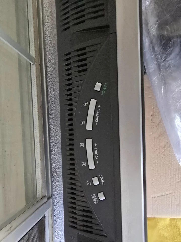 TV Sony Bravia LCD Digital 32" Color Modelo KDL-32XBR4 Foto 2 de 4