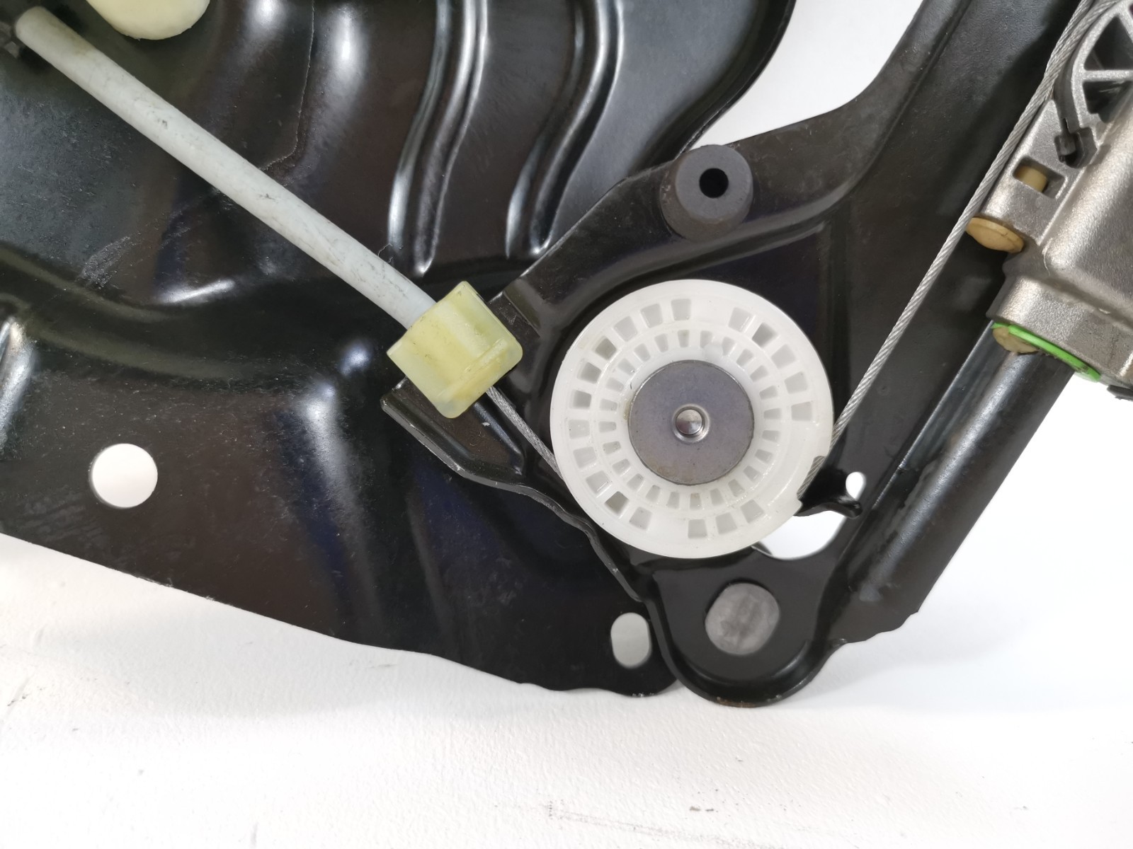 Maserati Levante 2018 AWD 3.0 L Front Left Door Window Regulator With Motor OEM
