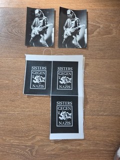Sisters Of Mercy Promo Photo And 3 Sew On/iron 'Sisters Gegen' Logo Badge