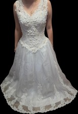 Sweetheart Gowns White Lace Pearl Wedding Dress