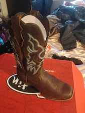 Women’s size 8 Justin cowboy boots
