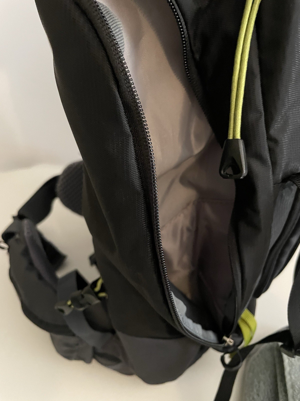 Deuter Trail Pro 36 L Backpack Internal Frame Black Unisex NWT Hiking