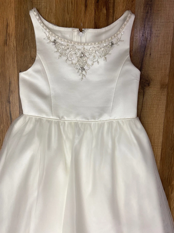 Vestido Mon Cheri Bridals Nuevo con Etiquetas Flor Niña Talla 5 Sin Mangas Cuentas Línea A Foto 3 de 4