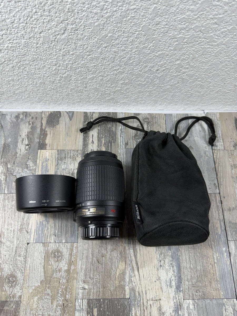 Nikon DX AF-S Nikkor 55-200mm 1:4-5.6G ED VR Lens with Lens Caps