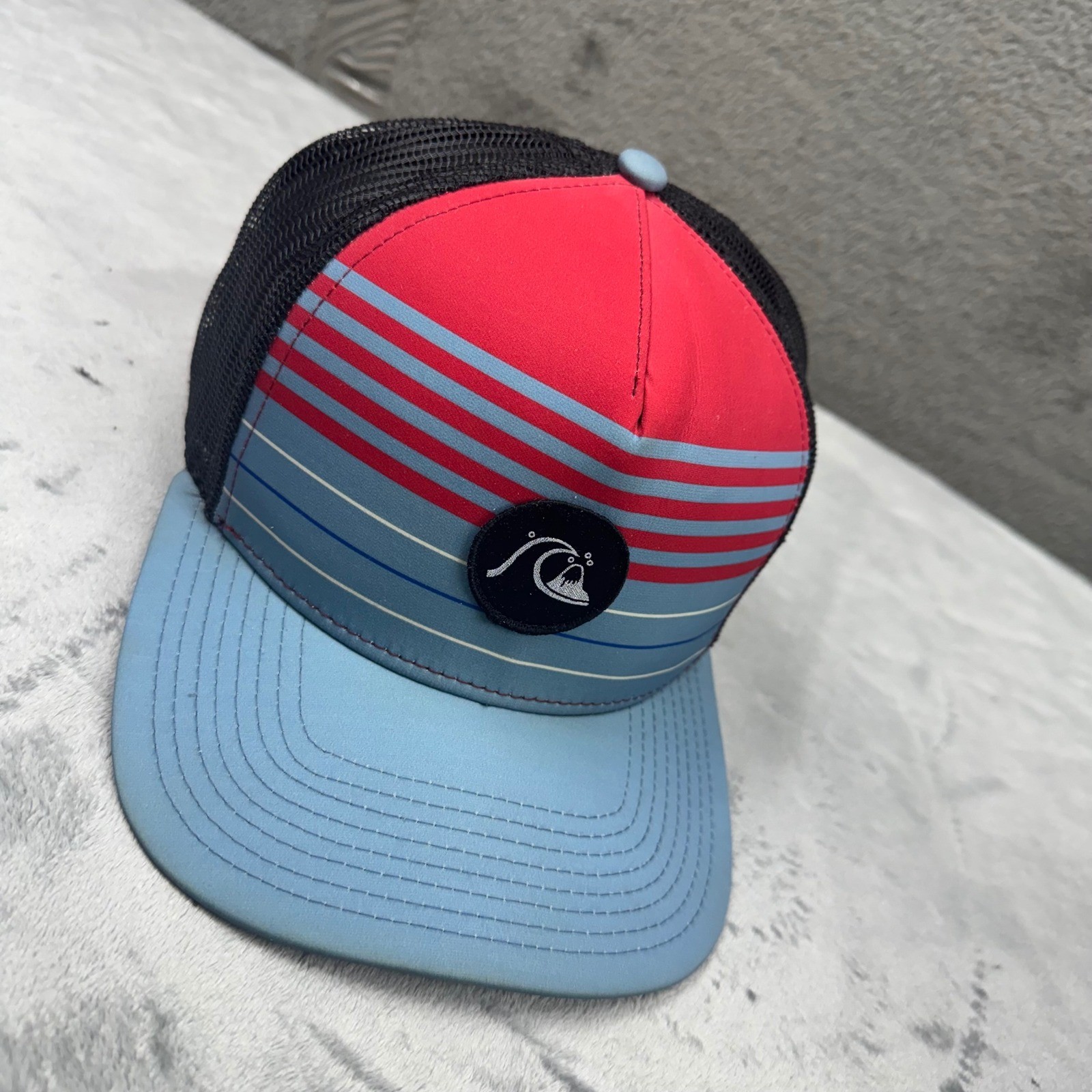 Quiksilver Mens Mesh Trucker Hat Red Blue Stripe Logo Snapba