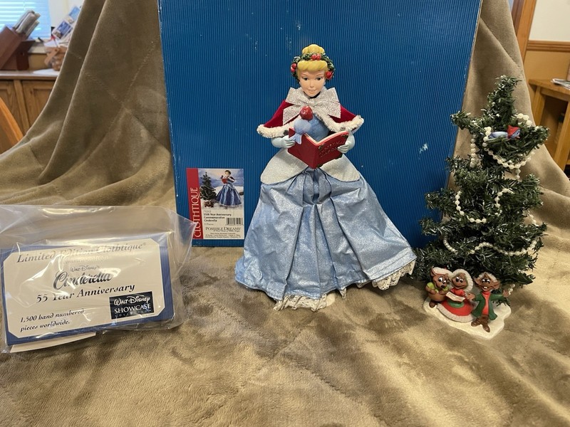 RARE. Disney Cinderella 55th Anniversary Doll 2005 IOB Christmas IM1849 USA SELL