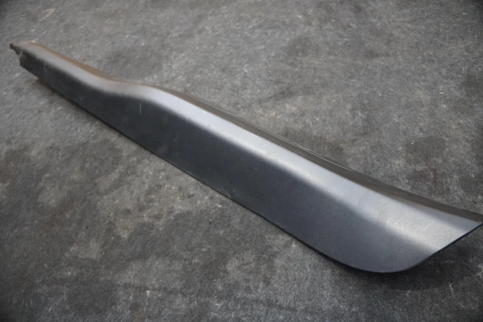 Panel de cubierta de entrada de umbral de puerta de pasajero derecho 51477314938 OEM BMW i8 2014-20 Foto 4 de 4