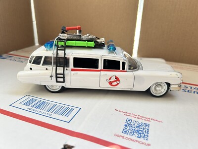 ミニカー 1:24 Hollywood Rides Ghostbusters ECTO-1 Ghostbusters Hollywood Rides ECTO-1 1:24 Scale Die-Cast