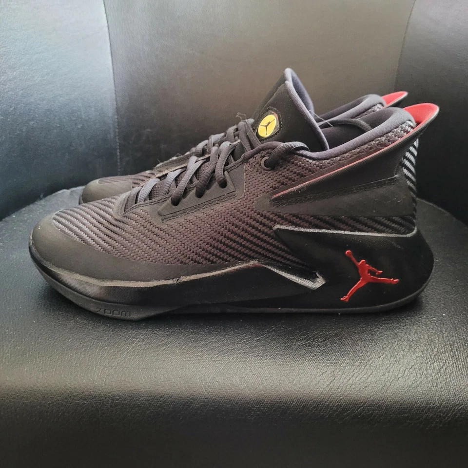 Jordan Fly Lockdown Last Shot 男式 8 码黑色红色篮球鞋 — 第 2/4 张图片