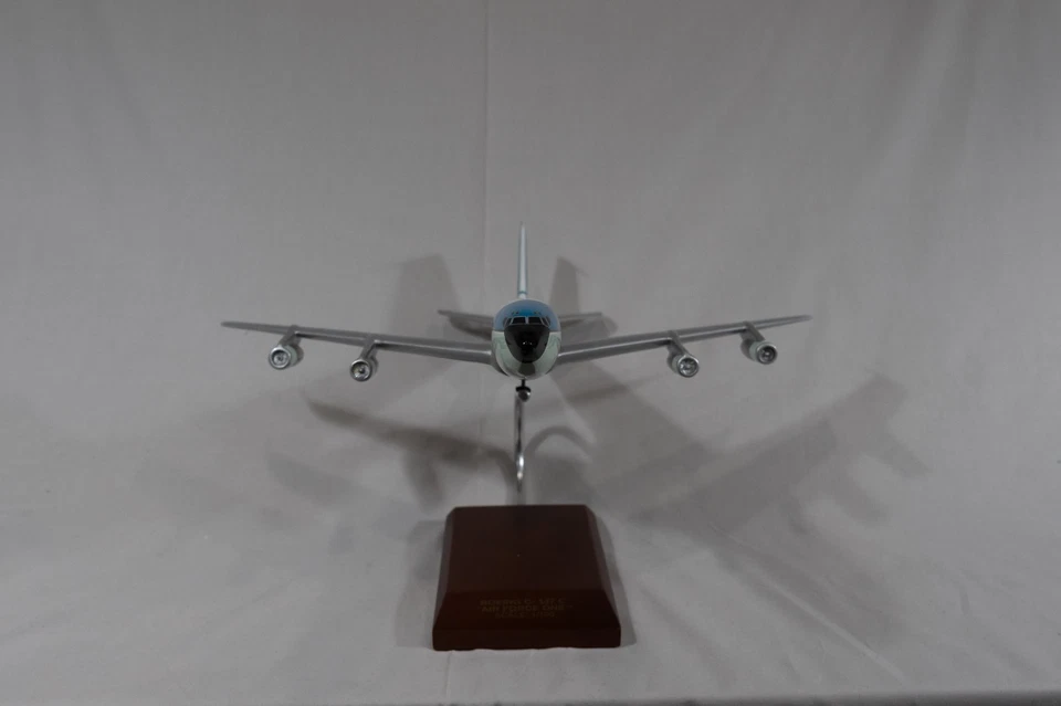 1/100 VC-137 "Air Force One" 707 - Imagem 2 de 4