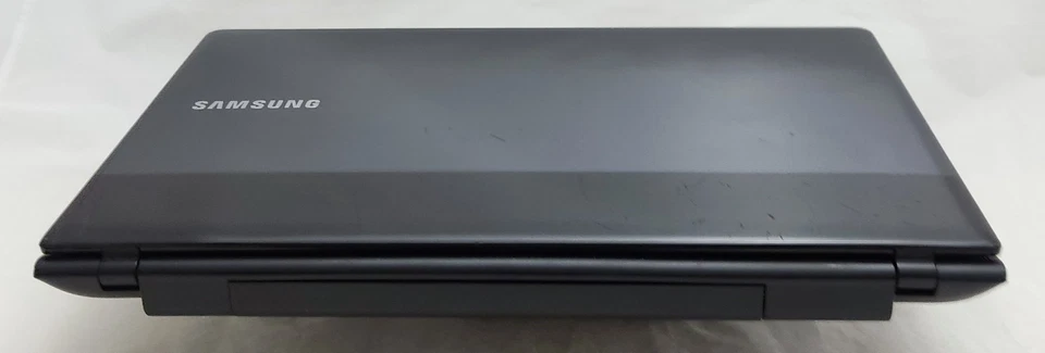 Notebook 15,6" SAMSUNG NP300E5C i5/8GB/SSD240GB/BT/WINDOWS 11 HOME - Immagine 3 di 4