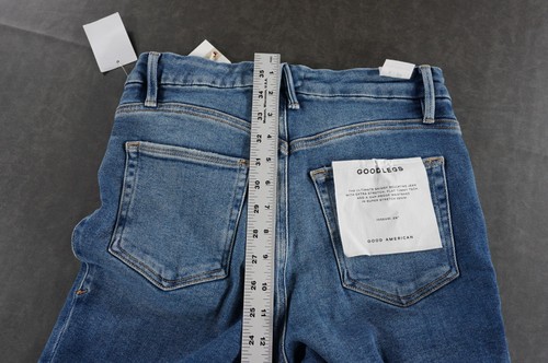 Jeans Good American Good Legs donna 8 denim elasticizzato skinny orlo grezzo effetto invecchiato - Foto 9 di 18
