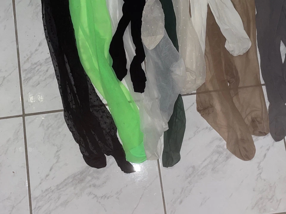 2x Paar Nylon Strümpfe und 7x Fein Strumpfhosen Paket Bastelware  - Bild 3 von 4