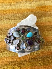 Bracciale decorato con 24 pietre semipreziose in argento tibetano