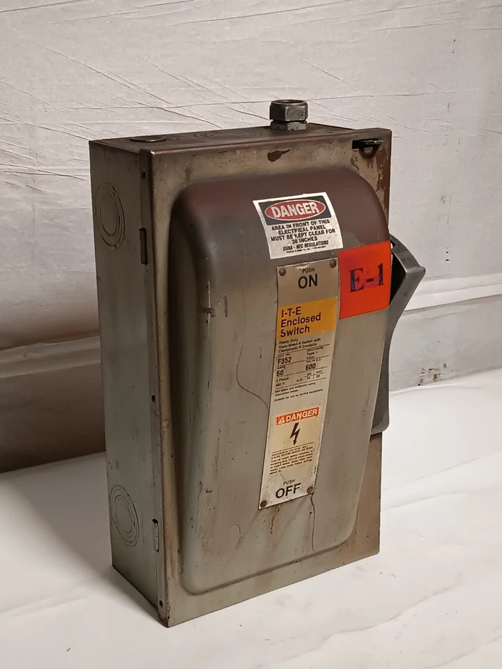 Interruptor cerrado ITE F352 con rotura de vacío de alta resistencia 60 A, 600 V CA, 3 fases, tipo 1 Foto 2 de 4