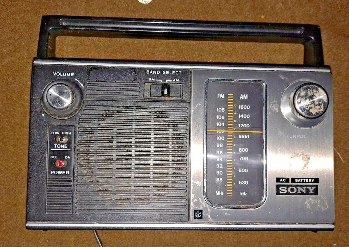 Vintage Sony AC Battery Super Sensitive AM/FM Portable Radio Vintage Sony AC Battery Super Sensitive AM/FM Portable Radio