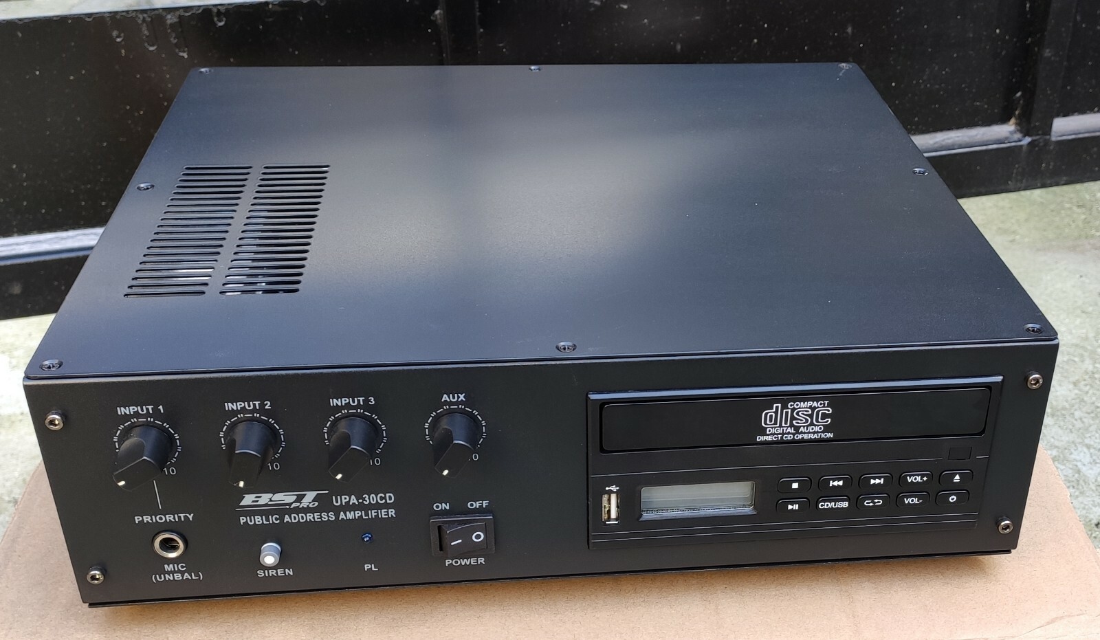 Ampli mixer 100V 30W BST UPA-30 CD avec lecteur intégré pour sonorisation de magasin