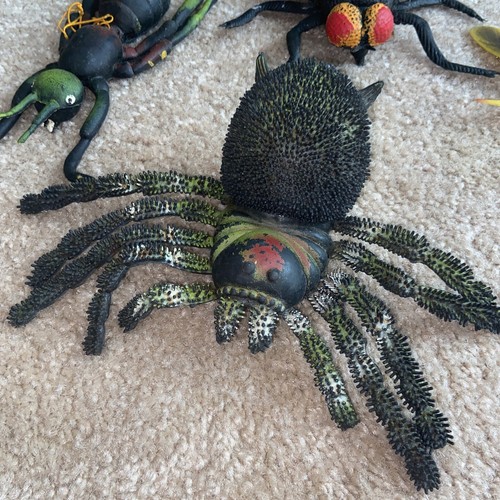 Four Vintage 1980s Rubber Insects - Picture 5 of 9
