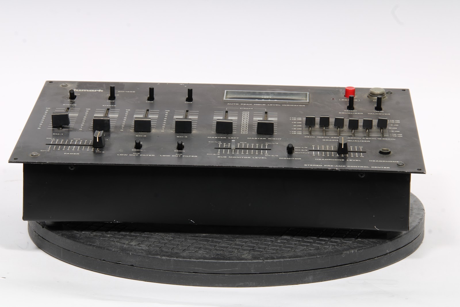 Numark DM-1650 DM1650 Stereo DJ Mixer Pre-Amp Control Center Equalizer Vintage