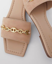 NEW ANN TAYLOR 138 LIGHT SAND SUEDE CHAIN FLAT SLIDE SANDALS SHOES SZ 9