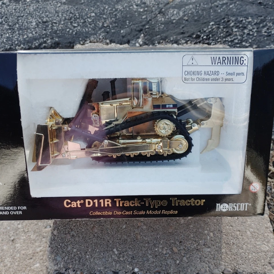 Norscot 55062 Limited Edition 75th Aniversary Gold CAT D11R Track Type Tractor - Image 3 of 4