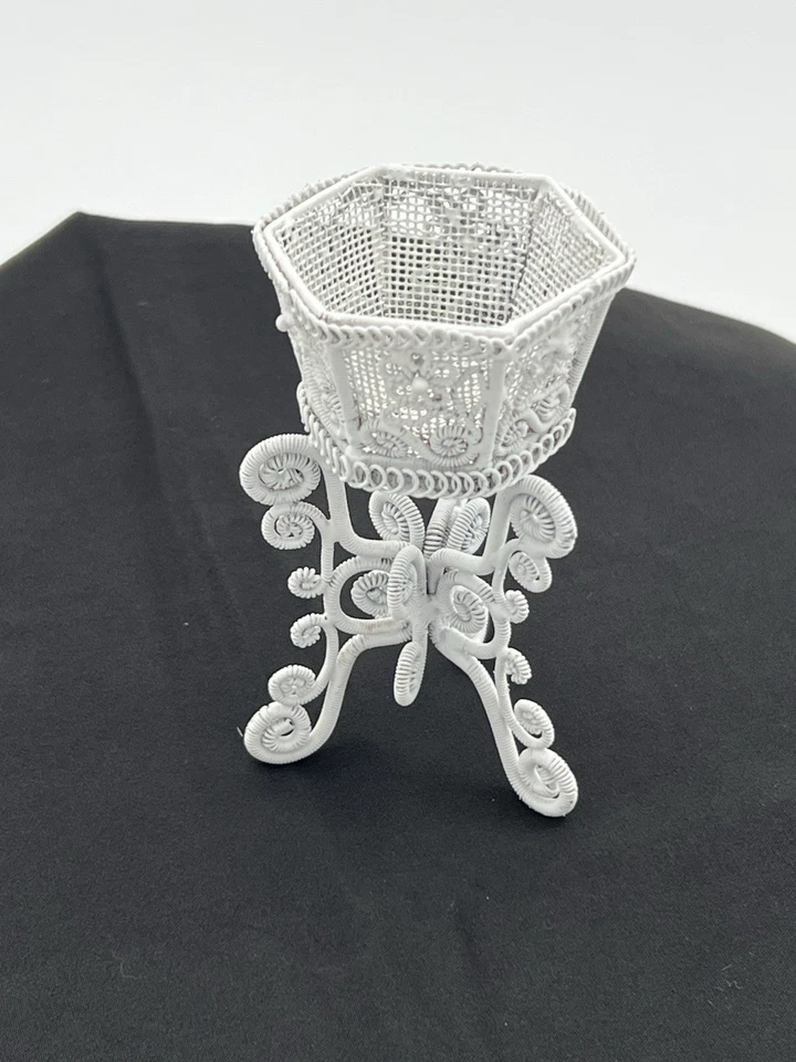 Muebles de mimbre de alambre blanco vintage para casa de muñecas maceta soporte muñeca Foto 3 de 3