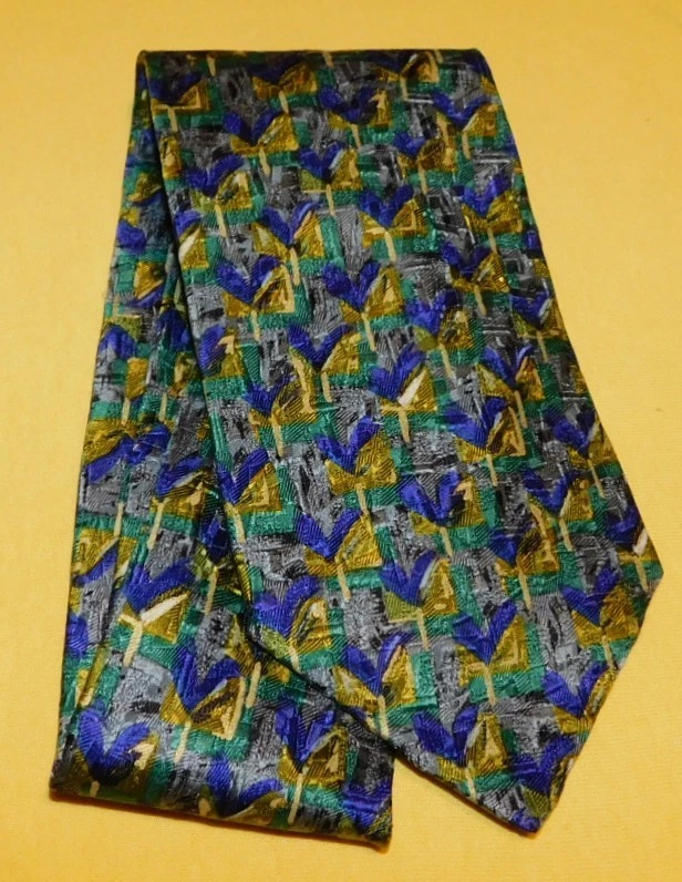 ERMENEGILDO ZEGNA MADE IN ITALY LIGHT GREEN/YELLOW/BLUE ABSTRACT DESIGN TIE. - Image 2 of 3