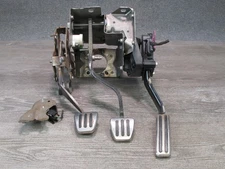 07-10 SATURN SKY M/T TRANSMISSION CLUTCH BRAKE GAS ACCELERATION PEDAL SET OEM