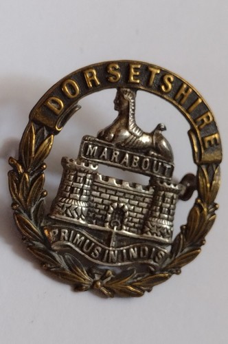 Victorian Dorsetshire Regiment Cap Badge QVC Bi-Metal 2 Lugs Antique Original - Picture 6 of 16