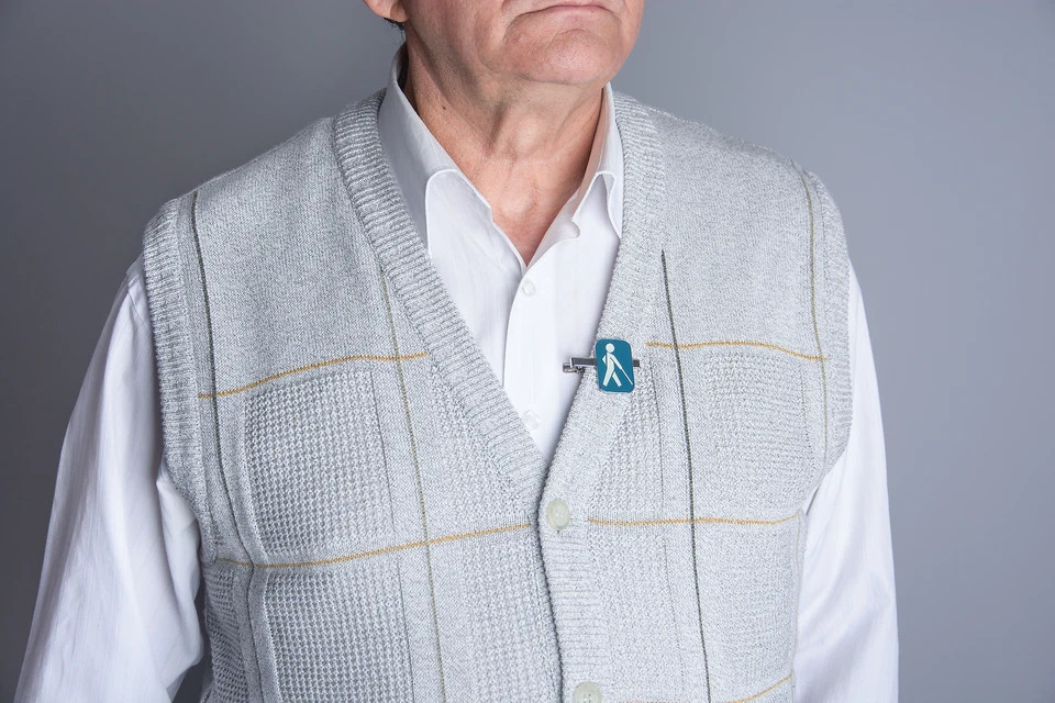 Blindenplakette mit Klemme international blau - Bild 4 von 4