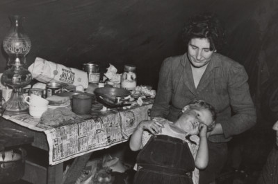 Frau und Kind des Bauarbeiters 4x6 Foto 