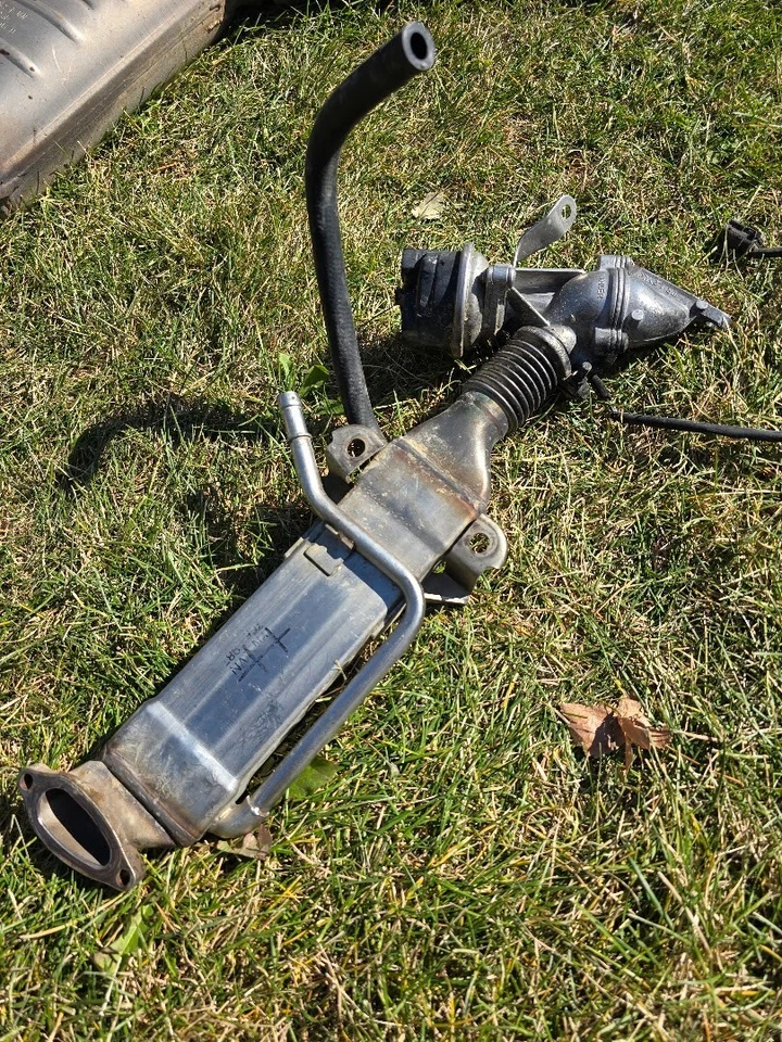 BMW X5d 2009-2013 diésel enfriador de escape válvula EGR 35d 3,0 L OEM 11-71-7-807-927 Foto 4 de 4