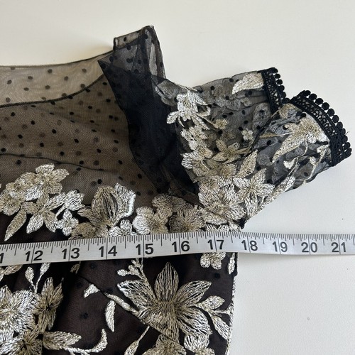Vestido Marchesa Notte Floral Bordado Lunares Negro Cóctel Manga Corta 10 - Imagen 7 de 12