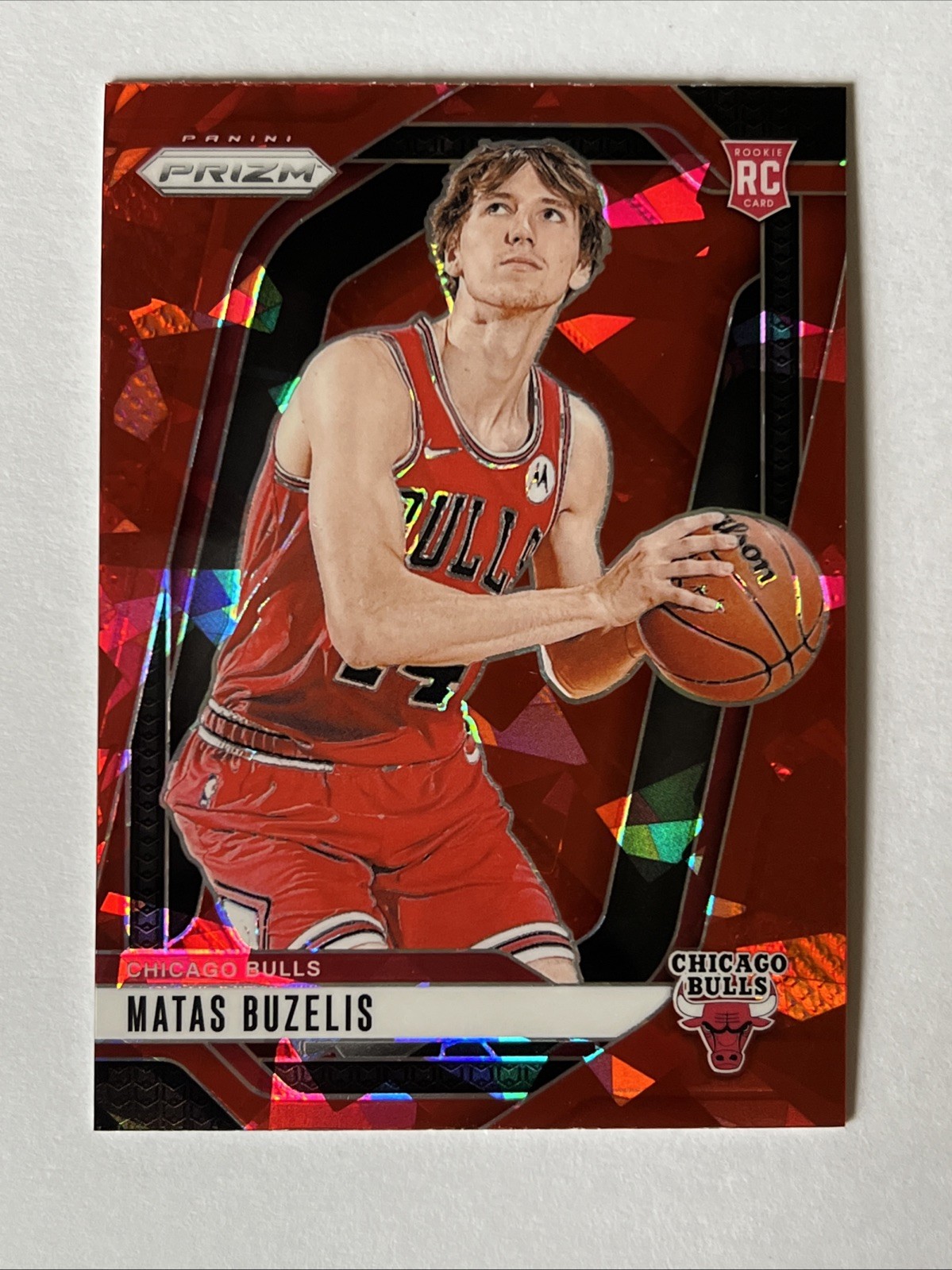 2024-25 Panini Prizm Red Cracked Ice #252 Matas Buzelis Chicago Bulls RC Rookie