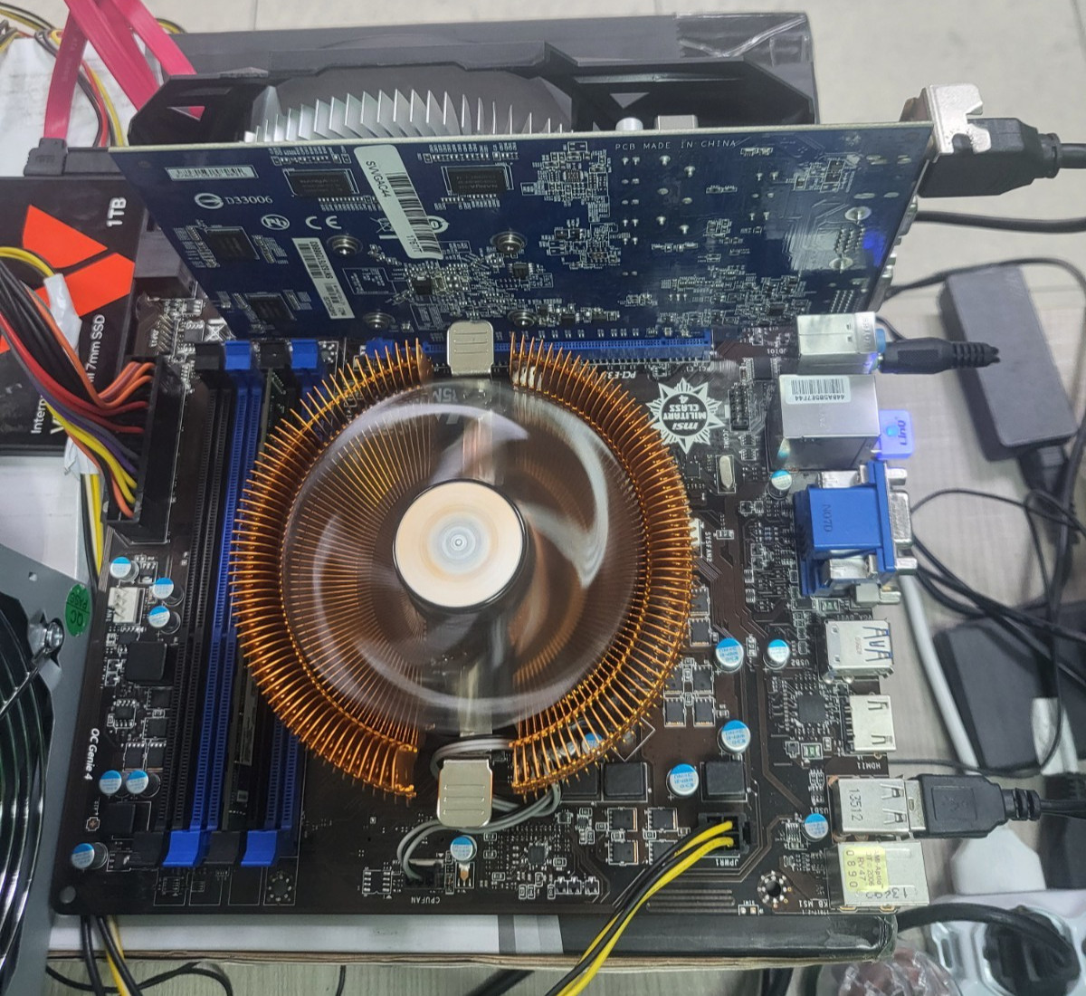 MSI B85M-E45 LGA 1150+PENTIUM G3420+AMD RADEON R7 200+ VENTOLA