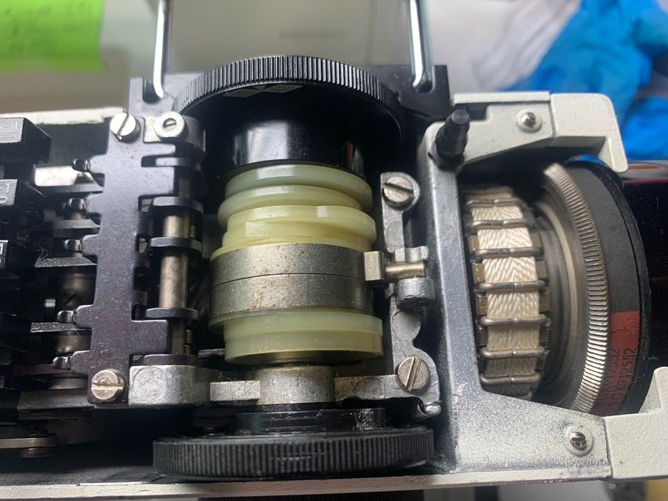 Pfaff 1222 sewing machine Runs smooth &quiet strong motor orig