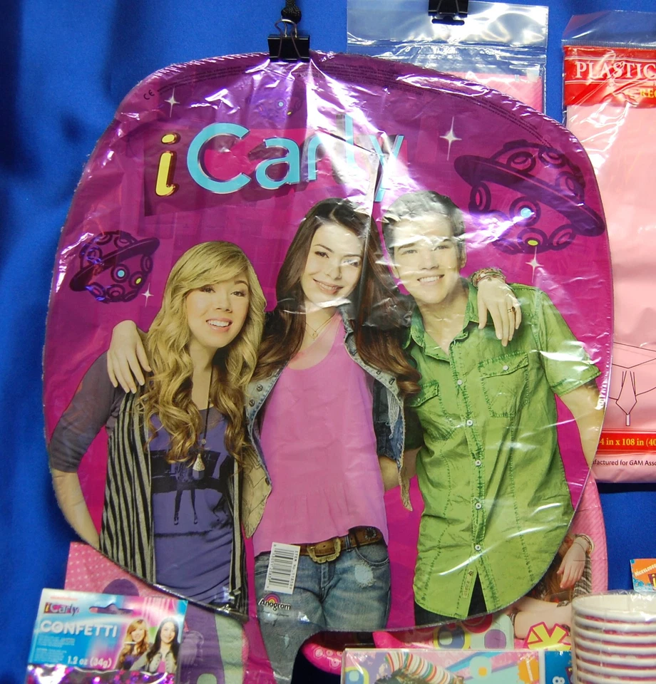 I Carly  # 20 Plates Napkins Banner Tablecover Confetti Stickers Centerpiece - Image 4 of 4