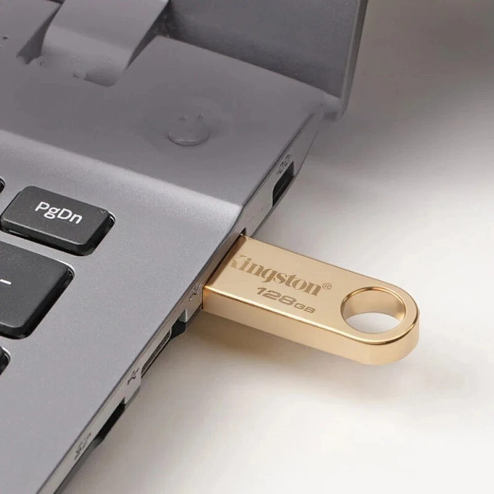 Kingston DataTraveler SE9 G3 64GB 128GB 256GB 512GB USB-A 3.2 Flash Drive - Image 2 of 4