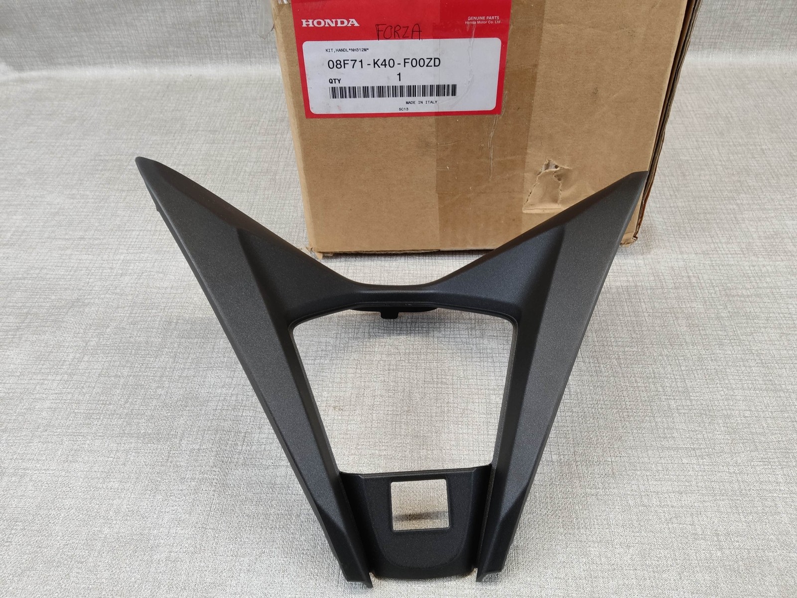 Habillage de guidon gris mat forza125 pour sublimer vos trajets urbains