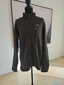 Patagonia Men's LRG Brown Sweater 1/4 Zip Fleece. Jacket has a small hole.
