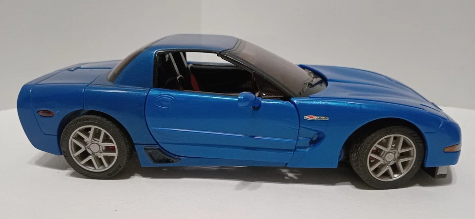 Hasbro Transformer 2004, Tracks, Chevy Corvette, Blue, Z06 Complete - Image 2 of 4
