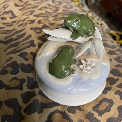 Otagiri Frogs On Lily Pad Music Box Plays Moon River Porcelain