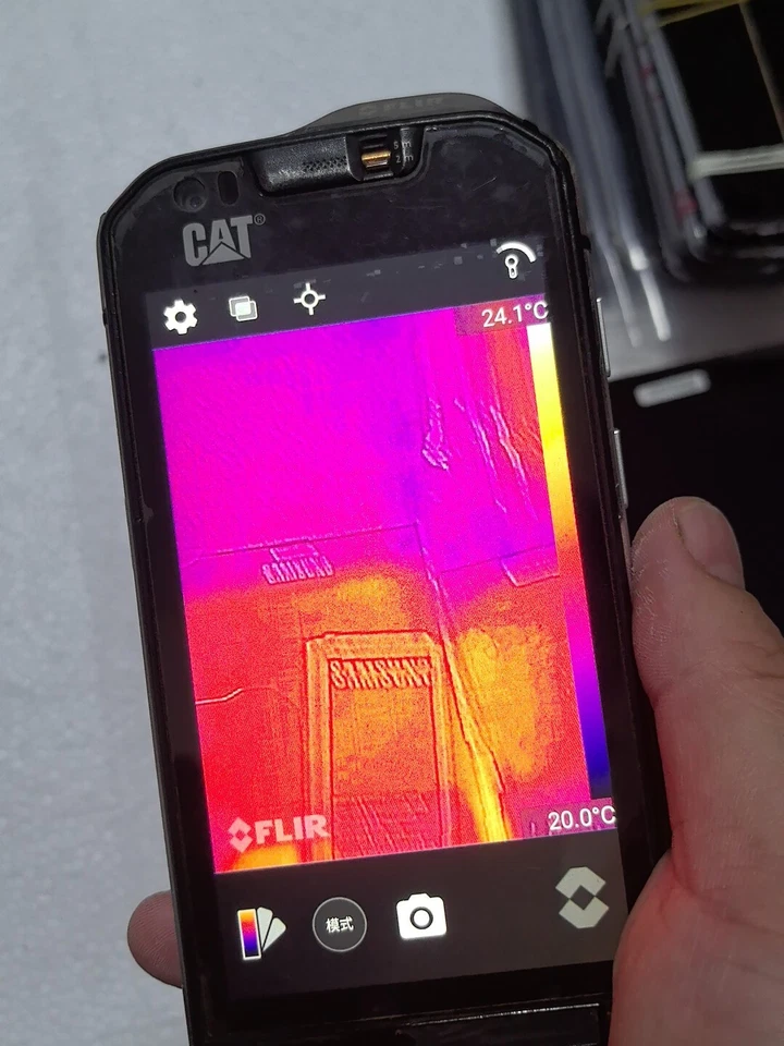 CAT S60 Rugged Waterproof 32GB Smartphone with Integrated FLIR Thermal Camera - Image 2 of 4