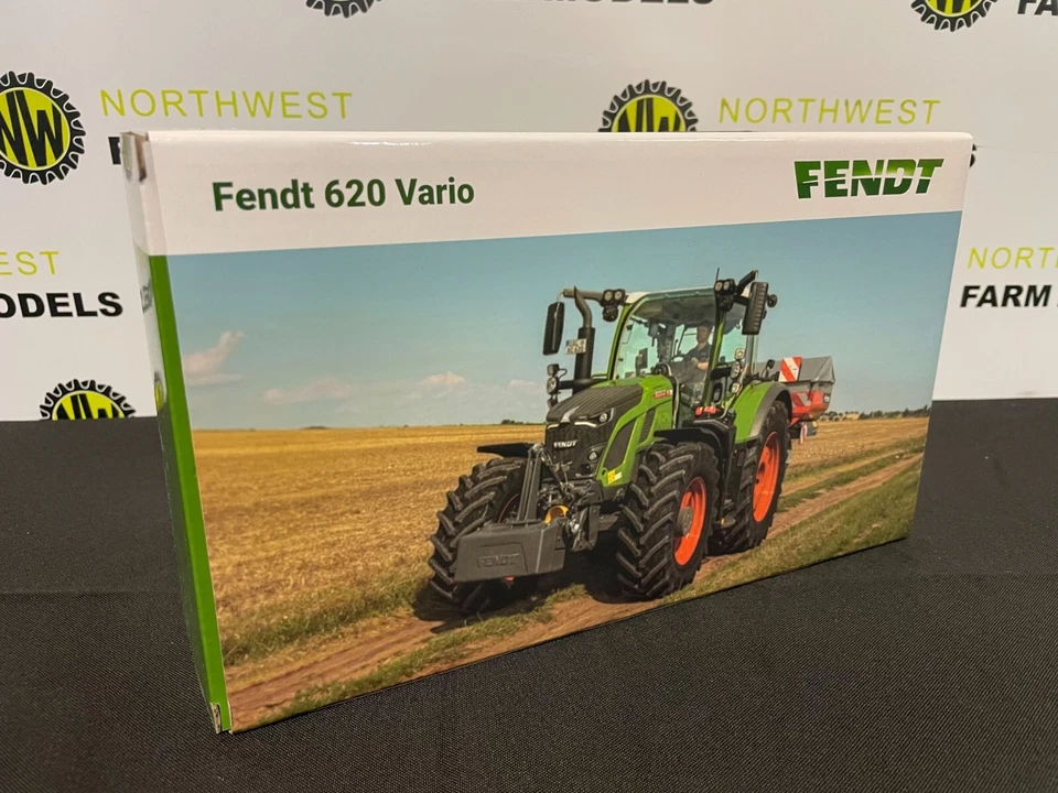 UNIVERSAL HOBBIES 6666 1:32 SCALE FENDT 620 VARIO TRACTOR - Image 3 of 3